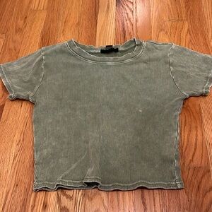 Forever 21 medium green cropped t-shirt